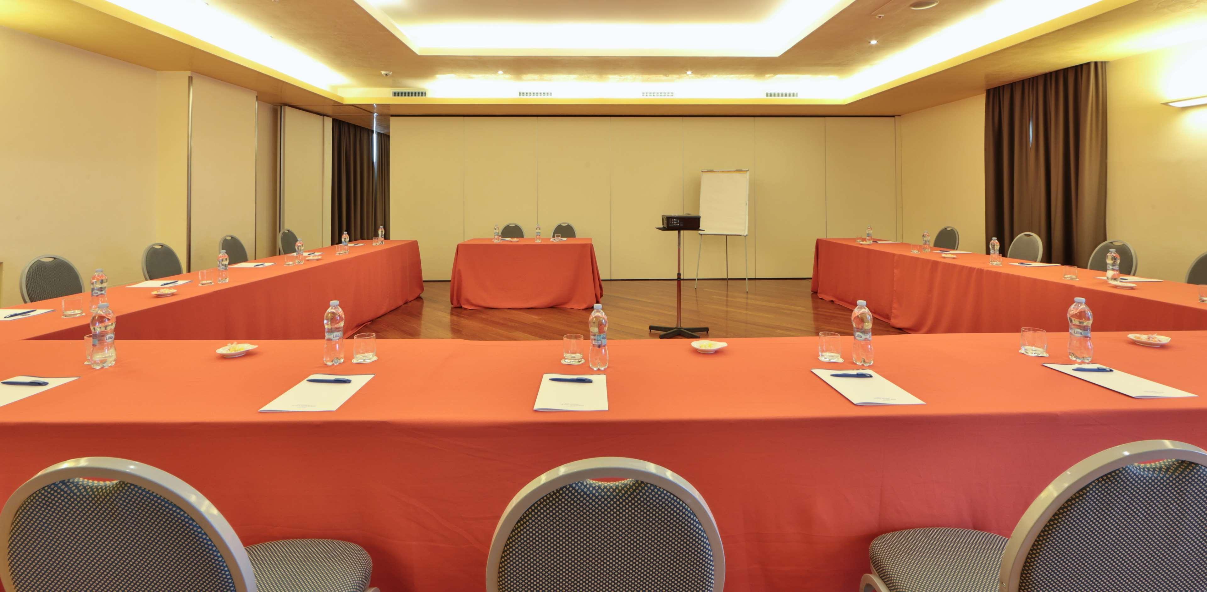 Best Western Hotel Dei Cavalieri Барлета Екстериор снимка